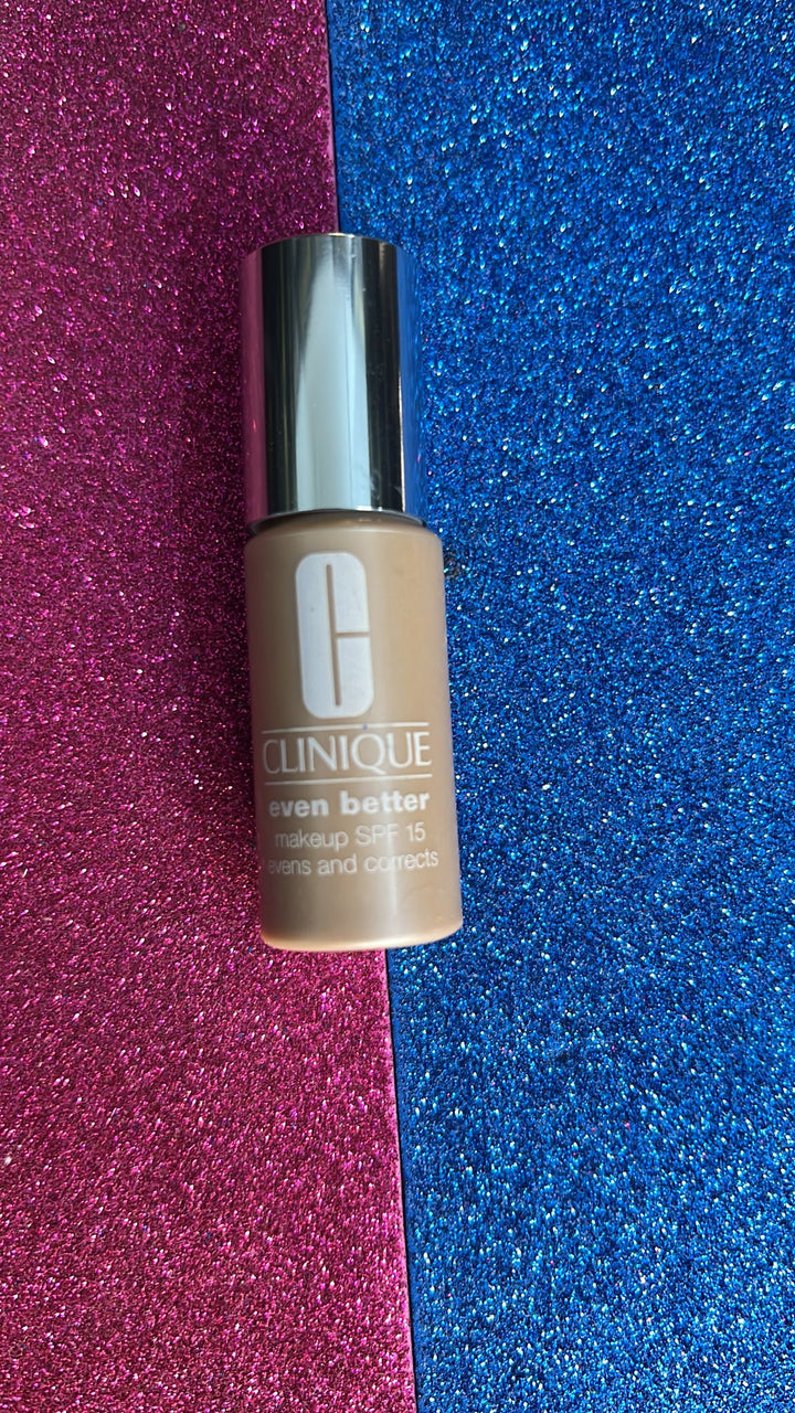 Mini Size Clinique Fondotinta Anti-Macchie Even Better SPF15 Tester 8ml - Profumo Web