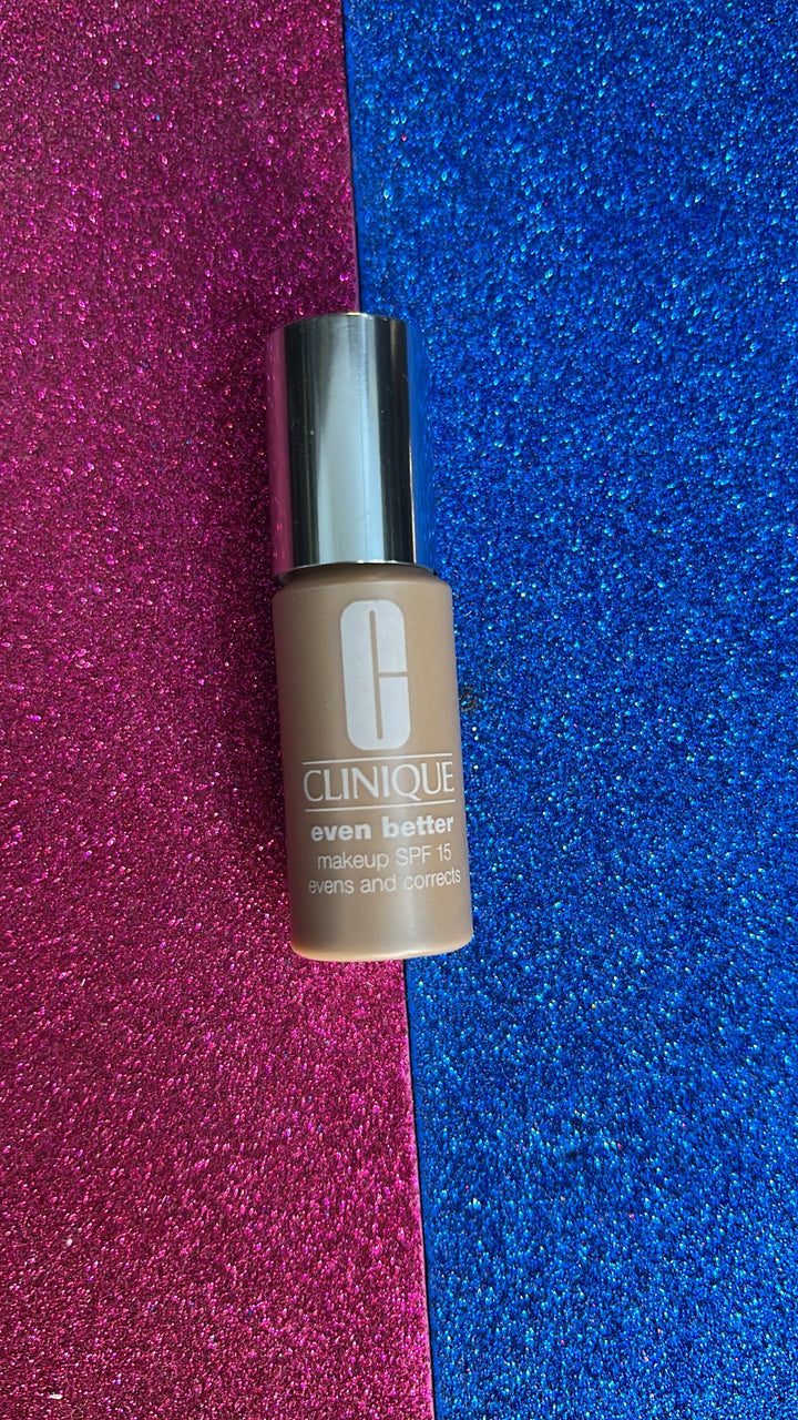 Mini Size Clinique Fondotinta Anti-Macchie Even Better SPF15 Tester 8ml - Profumo Web