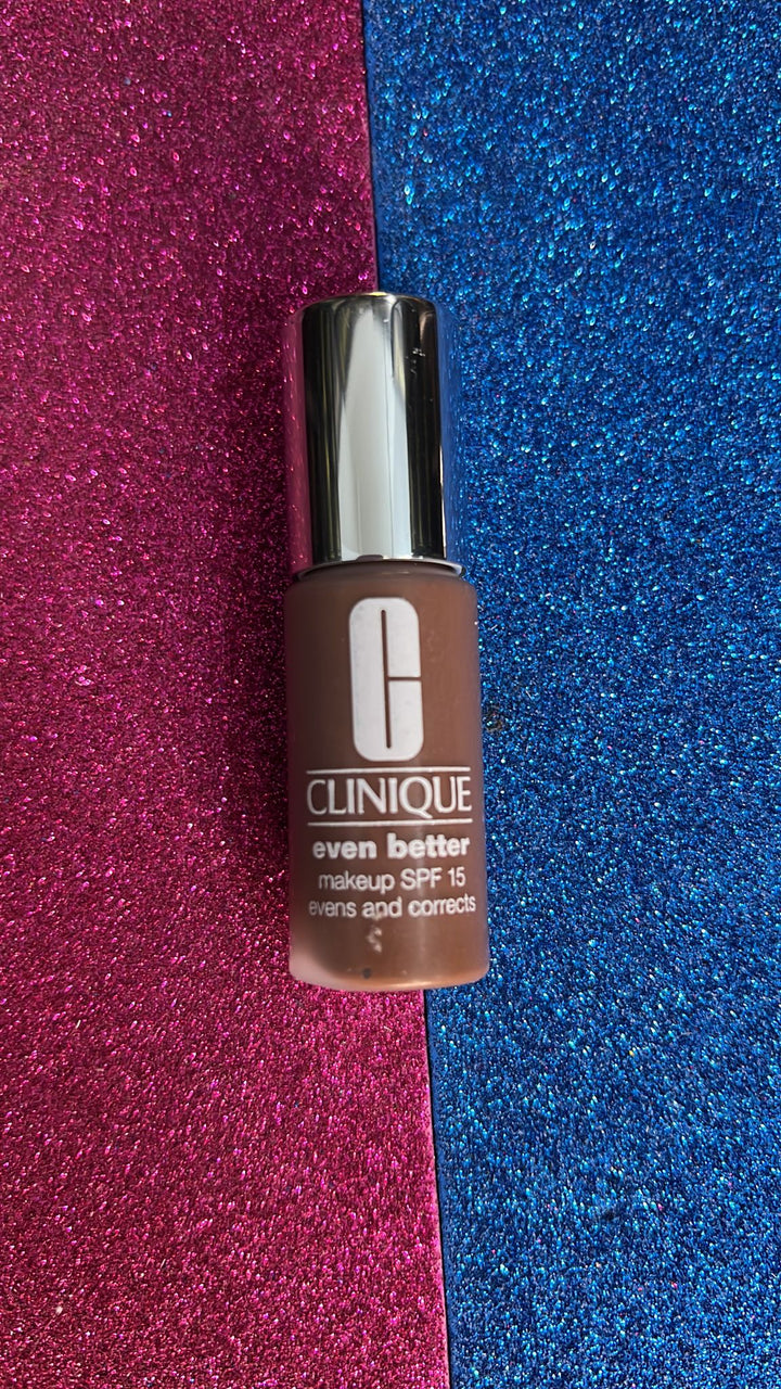 Mini Size Clinique Fondotinta Anti-Macchie Even Better SPF15 Tester 8ml - Profumo Web