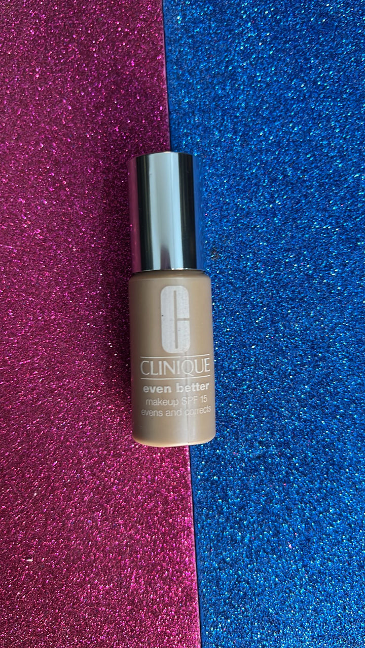 Mini Size Clinique Fondotinta Anti-Macchie Even Better SPF15 Tester 8ml - Profumo Web